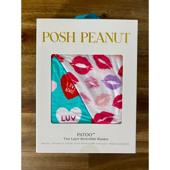 NIB Posh Peanut Blue White Heart Lips Lola & Valerie Valentines Patoo Blanket - Picture 3 of 6